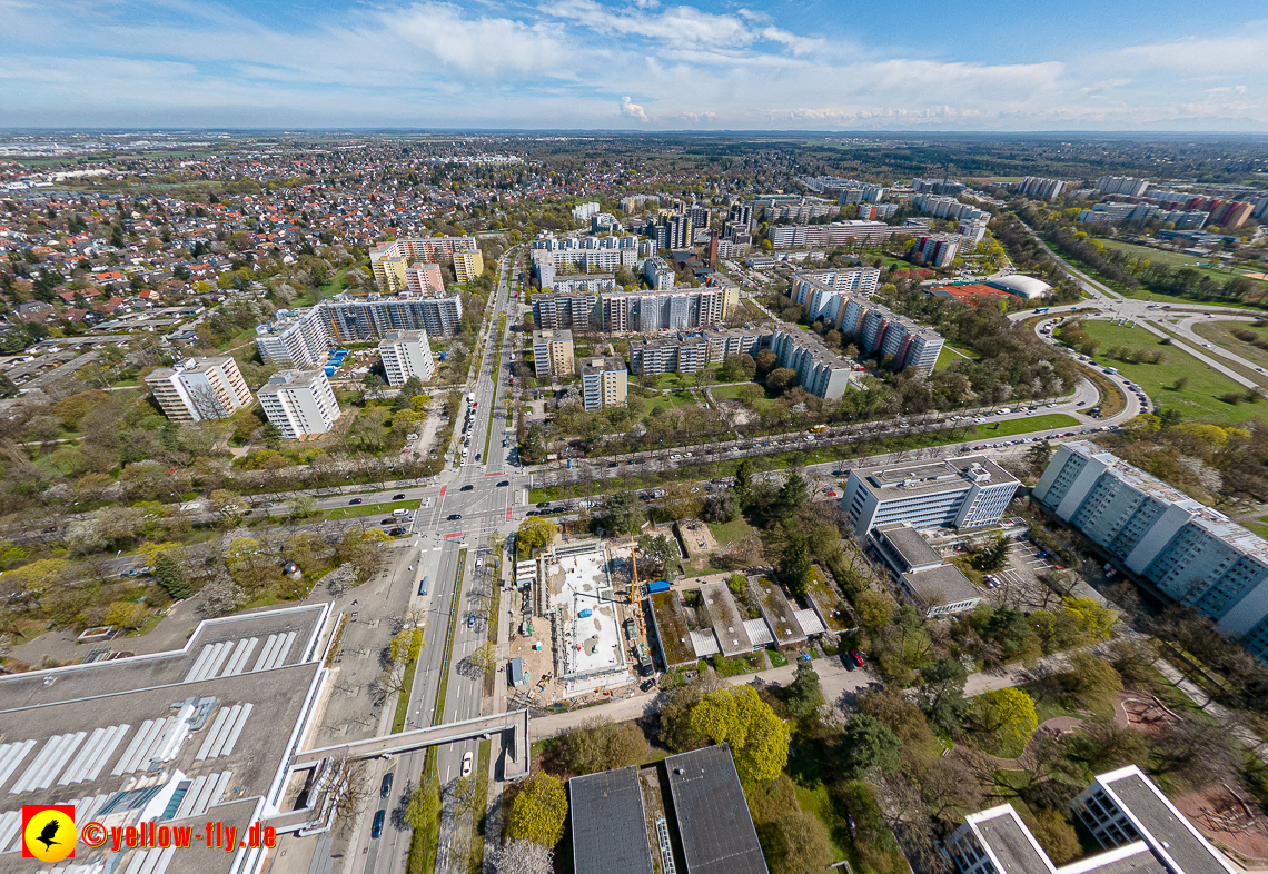 21.04.2023 - Baustelle Fassadensanierung am Karl-Marx-Ring 11-21 in Neuperlach